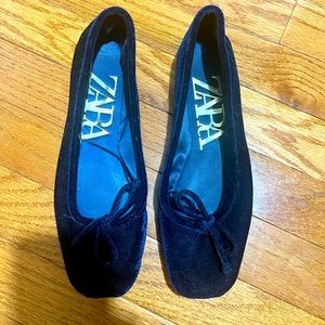 Zara Navy Velvet Ballet Flats size 35